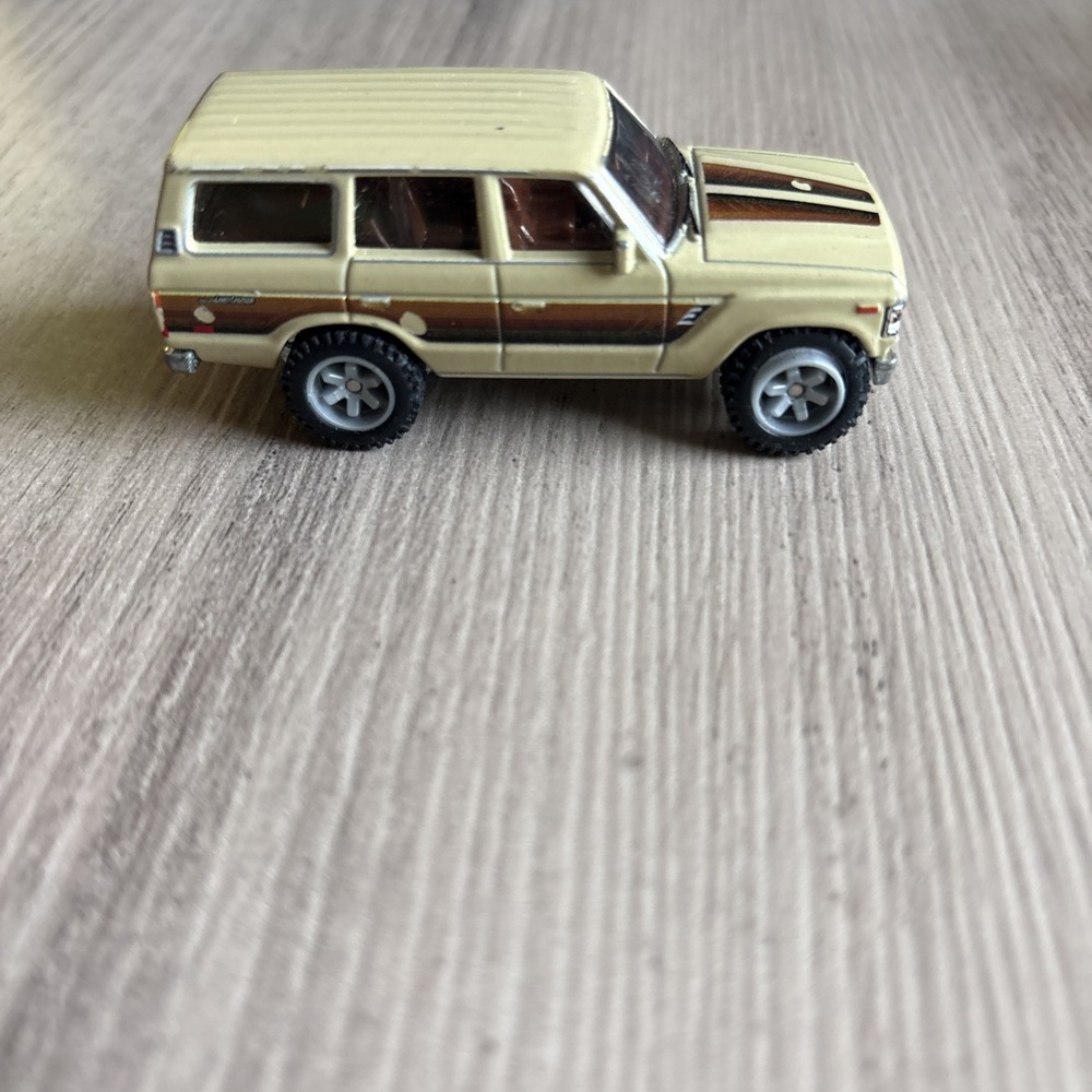Hot Wheels Toyota Landcruiser FJ60 Car Culture Premium 1:64 Diecast Tan Loose